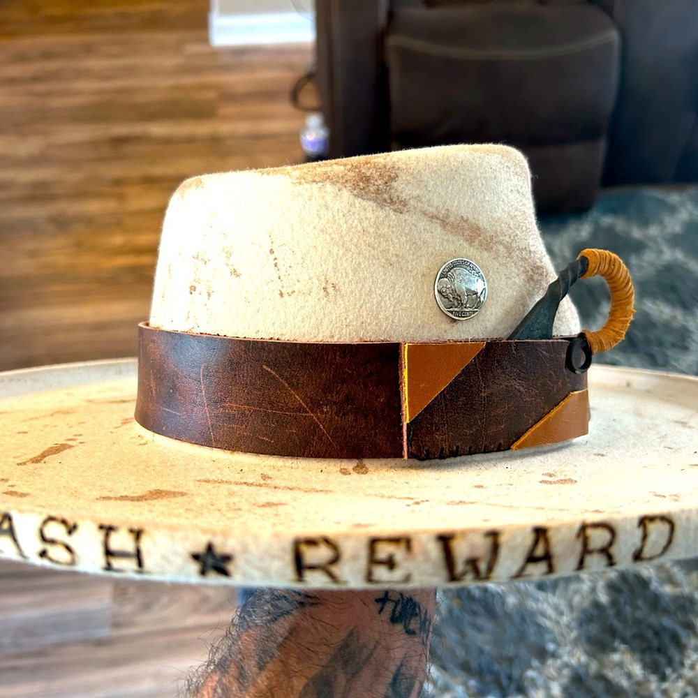 Custom 1800s outlaw distressed wide brim fedora hat for mens